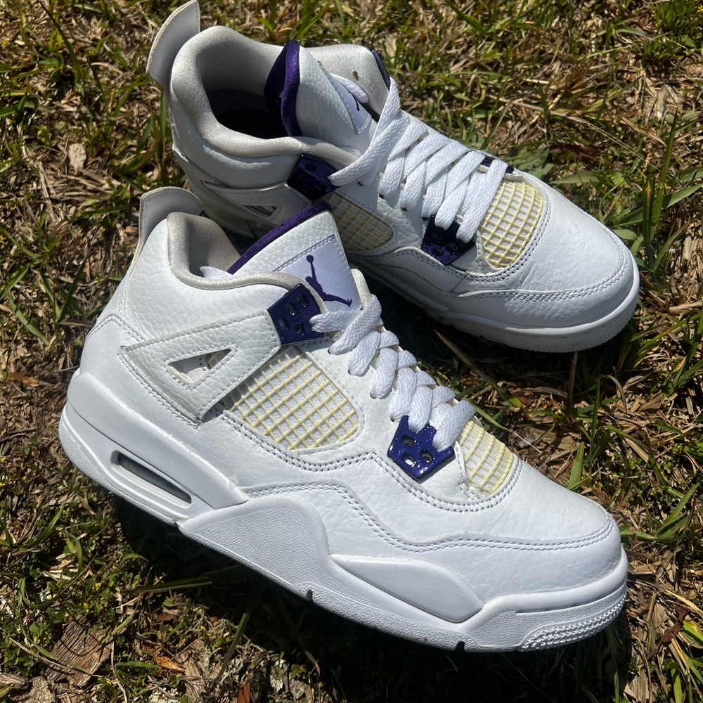 CLEAN Air Jordan 4 size 7.5 Womens Metallic Purple 2020 shoes
